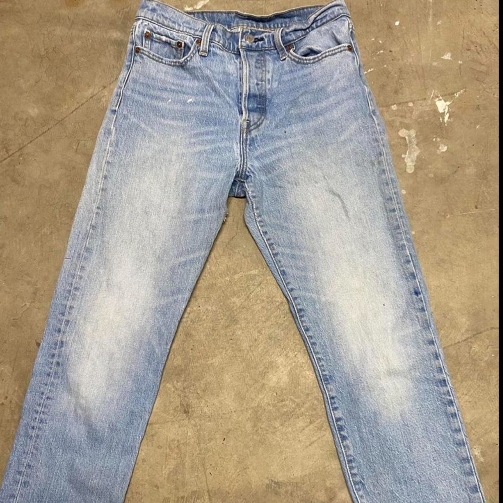 Women’s straight leg Levi’s